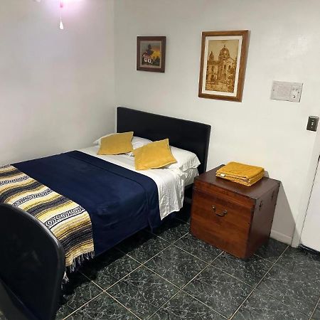 Snug Minimalist Full Bed With 50 Inch Smart Tv, Netflix, Airplay, Mini-Fridge, And 500 Mbps Wifi Near Fiu, Dolphin Mall, Airport Miami Exteriér fotografie
