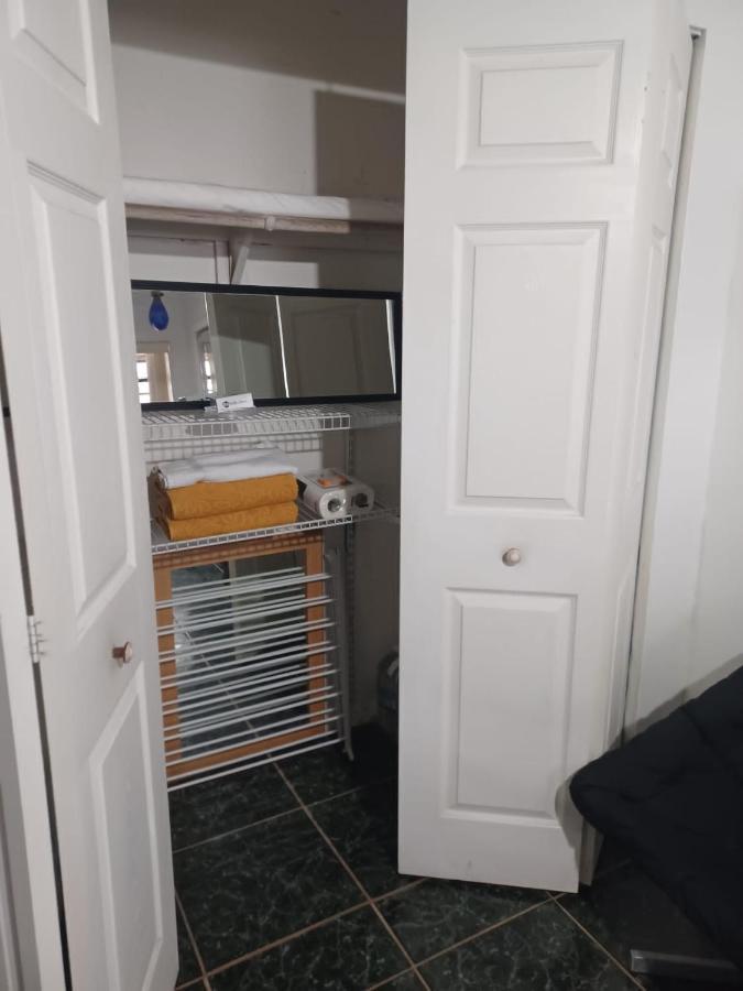 Snug Minimalist Full Bed With 50 Inch Smart Tv, Netflix, Airplay, Mini-Fridge, And 500 Mbps Wifi Near Fiu, Dolphin Mall, Airport Miami Exteriér fotografie