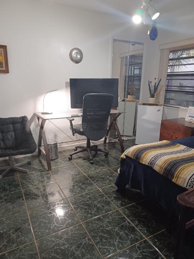 Snug Minimalist Full Bed With 50 Inch Smart Tv, Netflix, Airplay, Mini-Fridge, And 500 Mbps Wifi Near Fiu, Dolphin Mall, Airport Miami Exteriér fotografie