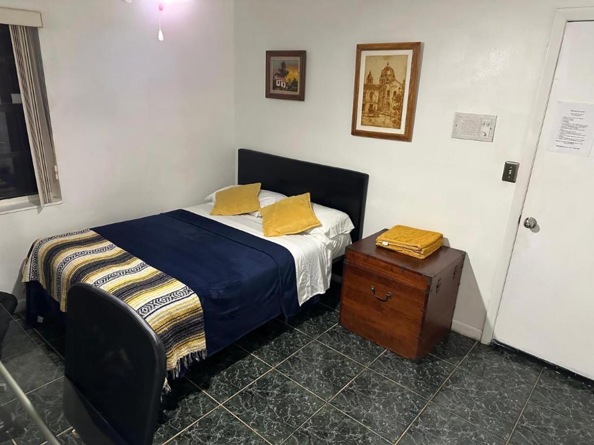 Snug Minimalist Full Bed With 50 Inch Smart Tv, Netflix, Airplay, Mini-Fridge, And 500 Mbps Wifi Near Fiu, Dolphin Mall, Airport Miami Exteriér fotografie
